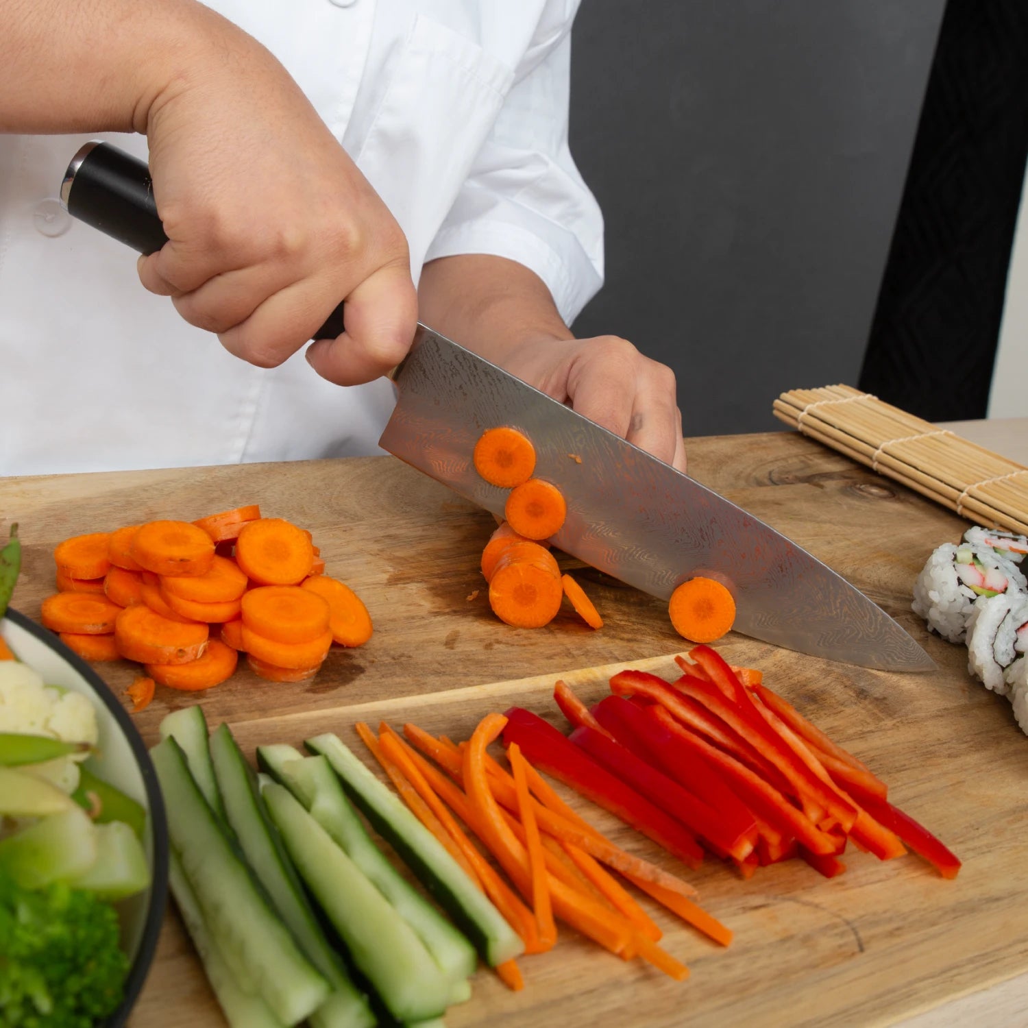 Deco Chef Chef Knife cutting vegetables