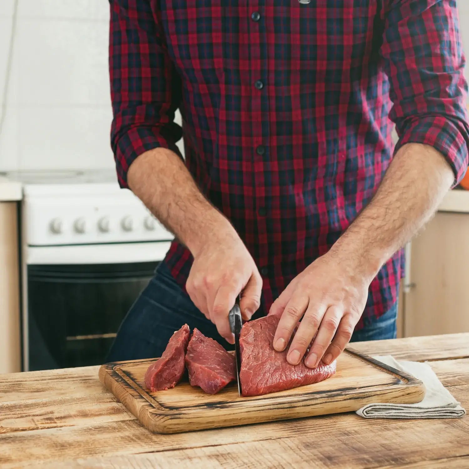 Deco Chef knife slicing meat